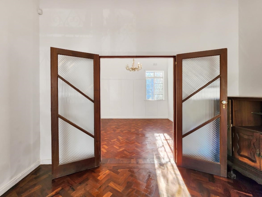 To Let 4 Bedroom Property for Rent in Sea Point Western Cape